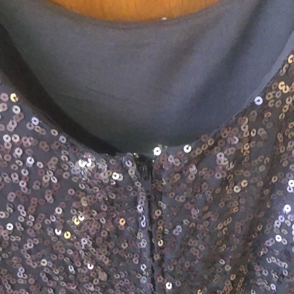 Gray sequined dress. Quarter sleeve/Mid thigh - Picture 4 of 6